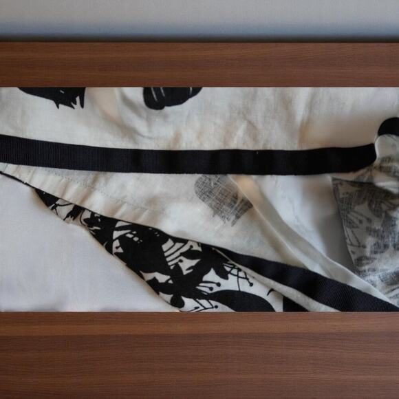 Striking Botanical Print Linen Skirt - Elegant Monochrome Artistry - Gently used - Picture 6 of 7